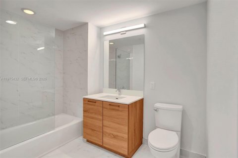 Condominio en alquiler en North Miami Beach, Florida, 3 dormitorios, 144.56 m2 № 2038458 - foto 12