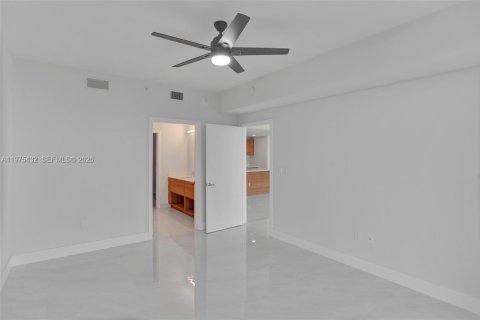 Condominio en alquiler en North Miami Beach, Florida, 3 dormitorios, 144.56 m2 № 2038458 - foto 6