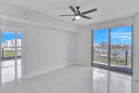 Condominio en alquiler en North Miami Beach, Florida, 3 dormitorios, 144.56 m2 № 2038458 - foto 5