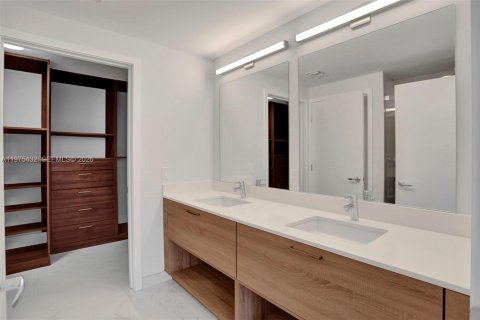 Condominio en alquiler en North Miami Beach, Florida, 3 dormitorios, 144.56 m2 № 2038458 - foto 7