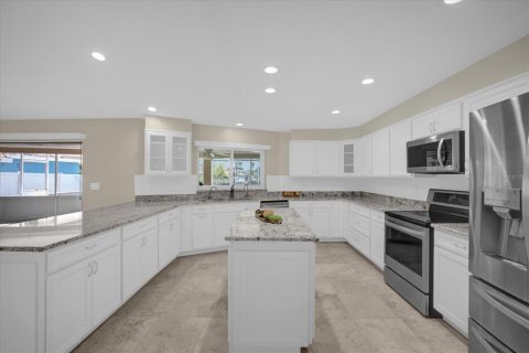 Villa ou maison à louer à New Port Richey, Floride: 4 chambres, 205.5 m2 № 1919321 - photo 8