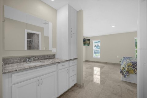 Villa ou maison à louer à New Port Richey, Floride: 4 chambres, 205.5 m2 № 1919321 - photo 25