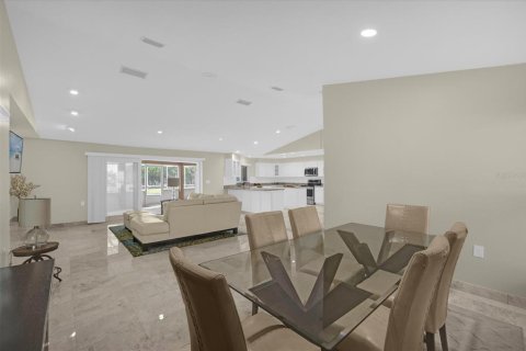 Villa ou maison à louer à New Port Richey, Floride: 4 chambres, 205.5 m2 № 1919321 - photo 4