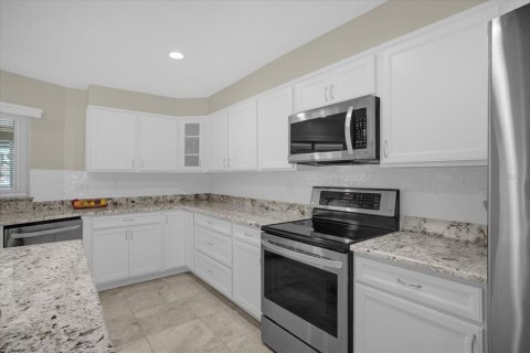 Villa ou maison à louer à New Port Richey, Floride: 4 chambres, 205.5 m2 № 1919321 - photo 9