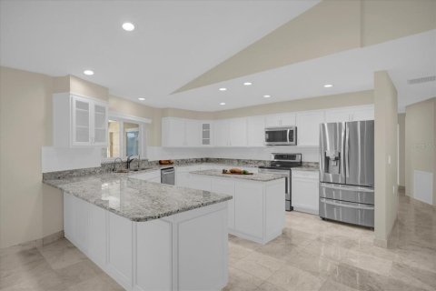 Villa ou maison à louer à New Port Richey, Floride: 4 chambres, 205.5 m2 № 1919321 - photo 7