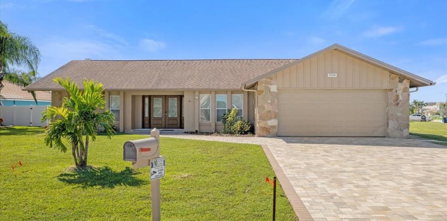 Villa ou maison à New Port Richey, Floride 4 chambres, 205.5 m2 № 1919321