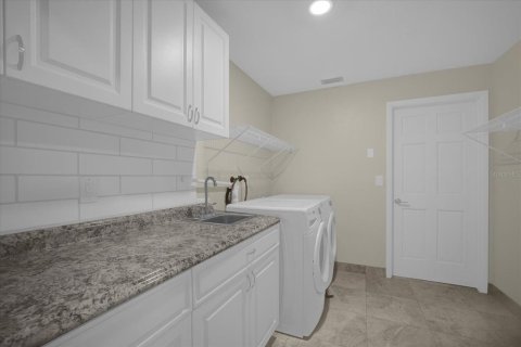 Villa ou maison à louer à New Port Richey, Floride: 4 chambres, 205.5 m2 № 1919321 - photo 30