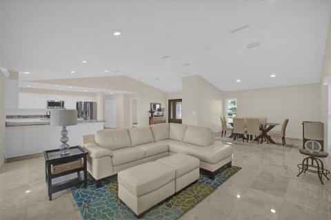 Villa ou maison à louer à New Port Richey, Floride: 4 chambres, 205.5 m2 № 1919321 - photo 6