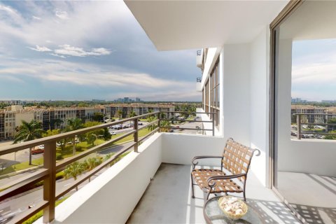 Condo in Hallandale Beach, Florida, 2 bedrooms  № 1898348 - photo 5