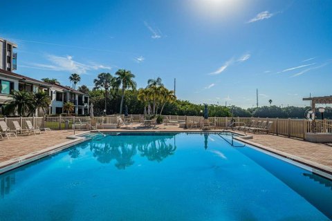 Condominio en alquiler en Saint Petersburg, Florida, 2 dormitorios, 82.68 m2 № 1147888 - foto 18