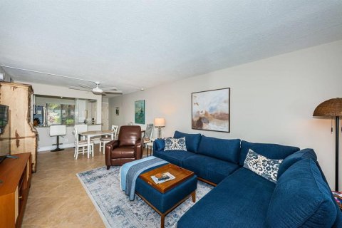 Condominio en alquiler en Saint Petersburg, Florida, 2 dormitorios, 82.68 m2 № 1147888 - foto 9
