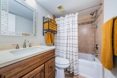 Condominio en alquiler en Saint Petersburg, Florida, 2 dormitorios, 82.68 m2 № 1147888 - foto 12