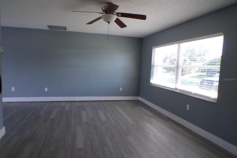 Villa ou maison à vendre à Port Charlotte, Floride: 2 chambres, 86.03 m2 № 2389245 - photo 3
