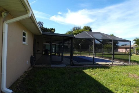 Villa ou maison à vendre à Port Charlotte, Floride: 2 chambres, 86.03 m2 № 2389245 - photo 21
