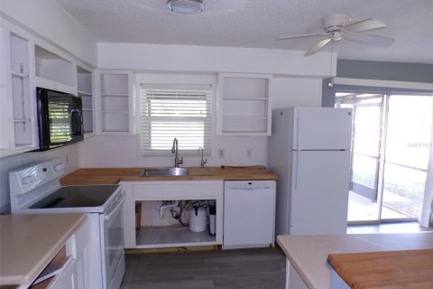 Villa ou maison à vendre à Port Charlotte, Floride: 2 chambres, 86.03 m2 № 2389245 - photo 14