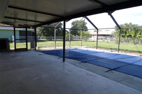 Villa ou maison à vendre à Port Charlotte, Floride: 2 chambres, 86.03 m2 № 2389245 - photo 16