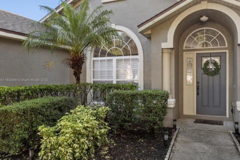 House in Orlando, Florida 3 bedrooms, 161.46 sq.m. № 1956265 - photo 2