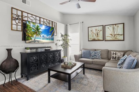 House in Orlando, Florida 3 bedrooms, 161.46 sq.m. № 1956265 - photo 3