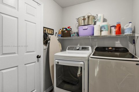 House in Orlando, Florida 3 bedrooms, 161.46 sq.m. № 1956265 - photo 25