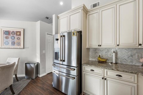 House in Orlando, Florida 3 bedrooms, 161.46 sq.m. № 1956265 - photo 9