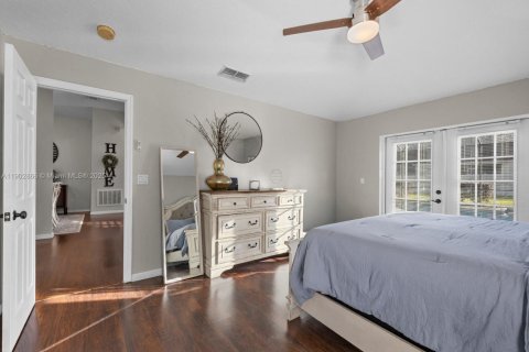 House in Orlando, Florida 3 bedrooms, 161.46 sq.m. № 1956265 - photo 17