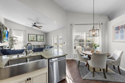 House in Orlando, Florida 3 bedrooms, 161.46 sq.m. № 1956265 - photo 8