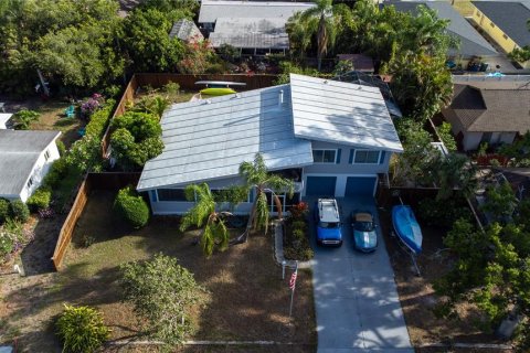 House in Sarasota, Florida 4 bedrooms, 198.81 sq.m. № 2156604 - photo 2