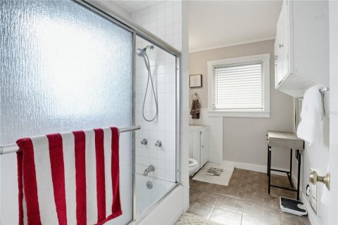 House in Sarasota, Florida 4 bedrooms, 198.81 sq.m. № 2156604 - photo 22