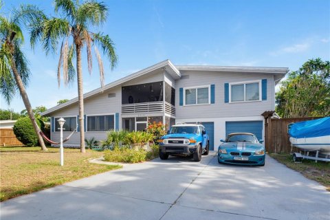 House in Sarasota, Florida 4 bedrooms, 198.81 sq.m. № 2156604 - photo 1