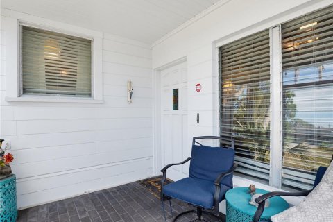 House in Sarasota, Florida 4 bedrooms, 198.81 sq.m. № 2156604 - photo 3