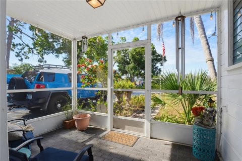 House in Sarasota, Florida 4 bedrooms, 198.81 sq.m. № 2156604 - photo 4