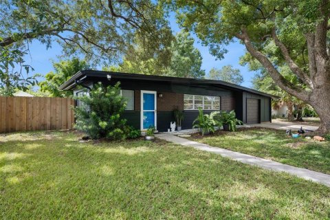 House in Winter Park, Florida 3 bedrooms, 106.19 sq.m. № 2359079