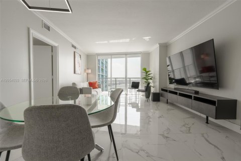 Снять в аренду кондоминиум в Майами, Флорида 3 спальни, 131.55м2, № 2150426 - фото 9