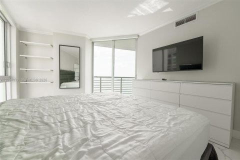 Снять в аренду кондоминиум в Майами, Флорида 3 спальни, 131.55м2, № 2150426 - фото 15