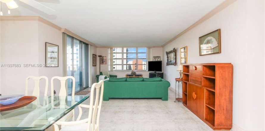 Кондоминиум с 2 спальнями в Авентура, Флорида № 1995559