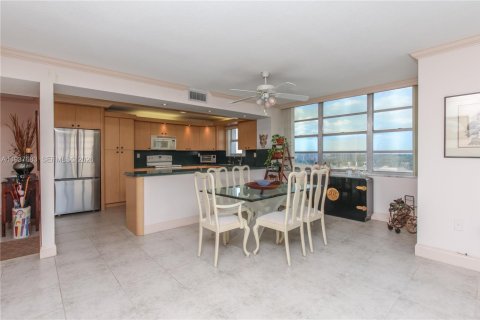 Купить кондоминиум в Авентура, Флорида 2 спальни, 120.77м2, № 1995559 - фото 10