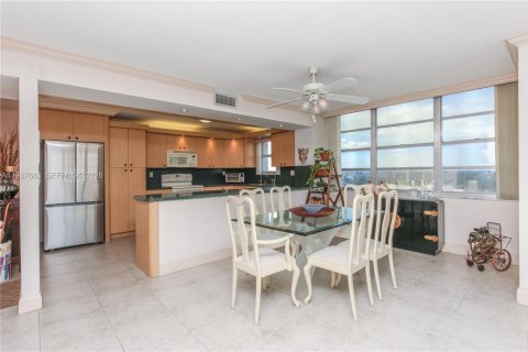 Купить кондоминиум в Авентура, Флорида 2 спальни, 120.77м2, № 1995559 - фото 5