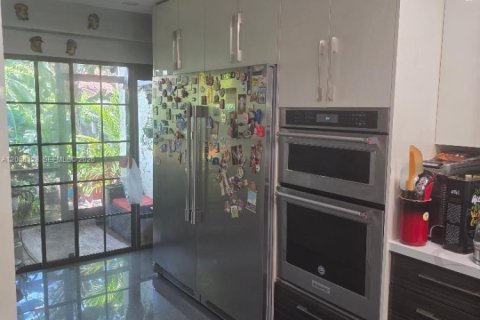 Touwnhouse à vendre à Hollywood, Floride: 2 chambres, 115.29 m2 № 2376031 - photo 2