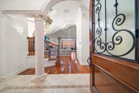House in Clearwater, Florida 5 bedrooms, 471.39 sq.m. № 2207518 - photo 5