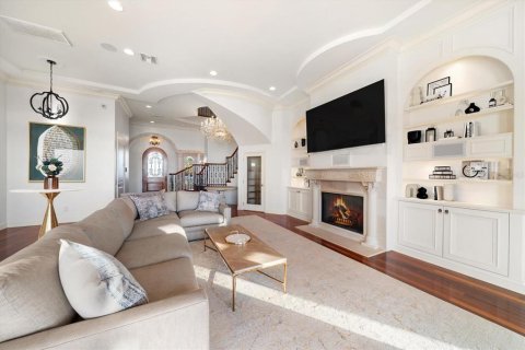 House in Clearwater, Florida 5 bedrooms, 471.39 sq.m. № 2207518 - photo 8