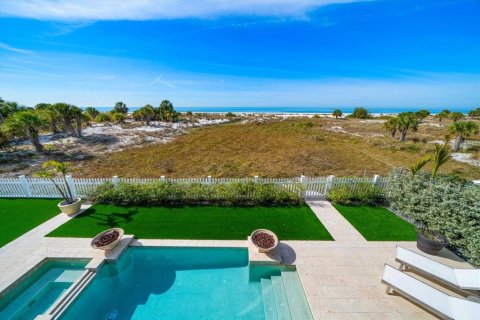 House in Clearwater, Florida 5 bedrooms, 471.39 sq.m. № 2207518 - photo 3