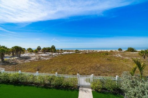 House in Clearwater, Florida 5 bedrooms, 471.39 sq.m. № 2207518 - photo 24