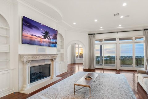 House in Clearwater, Florida 5 bedrooms, 471.39 sq.m. № 2207518 - photo 9