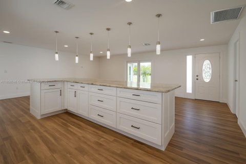 Villa ou maison à vendre à Fort Myers, Floride: 3 chambres, 174.75 m2 № 1925320 - photo 4