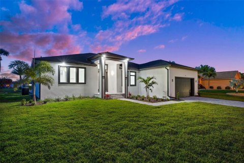 House in Rotonda, Florida 4 bedrooms, 265.42 sq.m. № 1361469 - photo 3