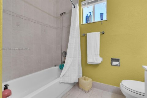 Купить виллу или дом в Хомстед, Флорида 3 спальни, 188.87м2, № 1941959 - фото 15