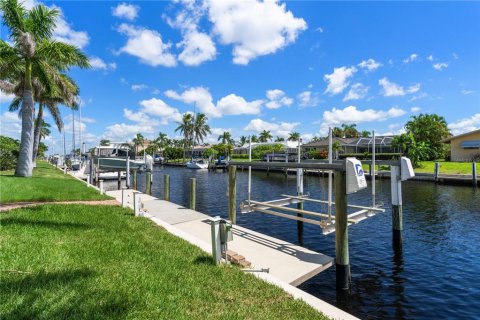 Casa en venta en Punta Gorda, Florida, 3 dormitorios, 234.76 m2 № 1914835 - foto 4