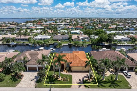 Casa en venta en Punta Gorda, Florida, 3 dormitorios, 234.76 m2 № 1914835 - foto 2
