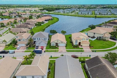 Купить виллу или дом в Порт-Сент-Луси, Флорида 9 комнат, 200.67м2, № 2078391 - фото 23