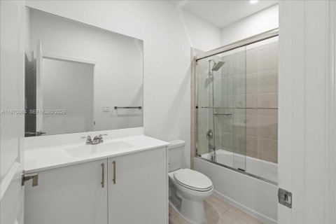 Купить виллу или дом в Хомстед, Флорида 5 спален, 263.66м2, № 2168276 - фото 24